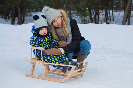 Zestaw Drewniane sanki TO-MA BUKOWE "Maluch" z oparciem + sznurek z uchwytem + popychacz