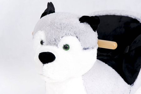 Pluszowy HUSKY na biegunach z kółkami gumowymi