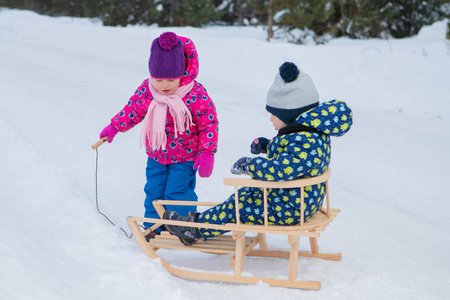Zestaw Drewniane sanki BUKOWE "Maluch" z oparciem i siedzeniem parcianym + sznurek z uchwytem +popychacz