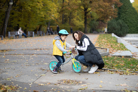 Rowerek biegowy BABY TWIST - CZERWONY