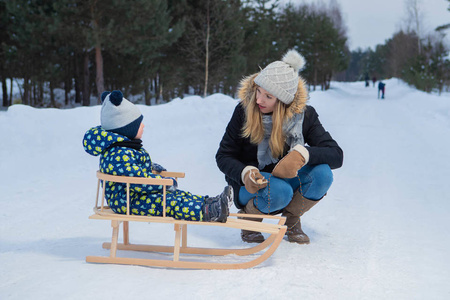 Zestaw Drewniane sanki BUKOWE z oparciem + sznurek z uchwytem + czarny materacyk