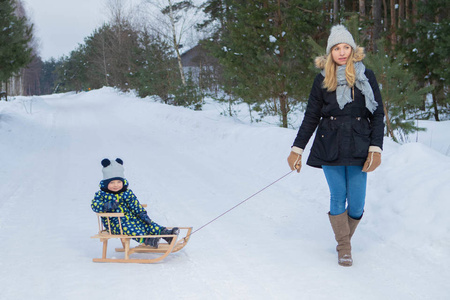 Zestaw Drewniane sanki TO-MA BUKOWE "Maluch" z oparciem + sznurek z uchwytem + popychacz