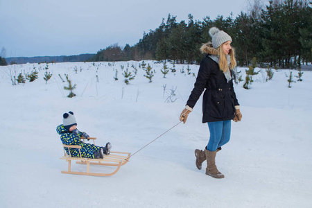 Zestaw Drewniane sanki BUKOWE z oparciem + sznurek z uchwytem + czarny materacyk + popychacz